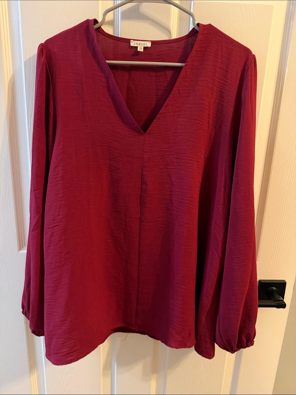 JODIFL Women's V-Neck Long Sleeve Blouse in Berry Red